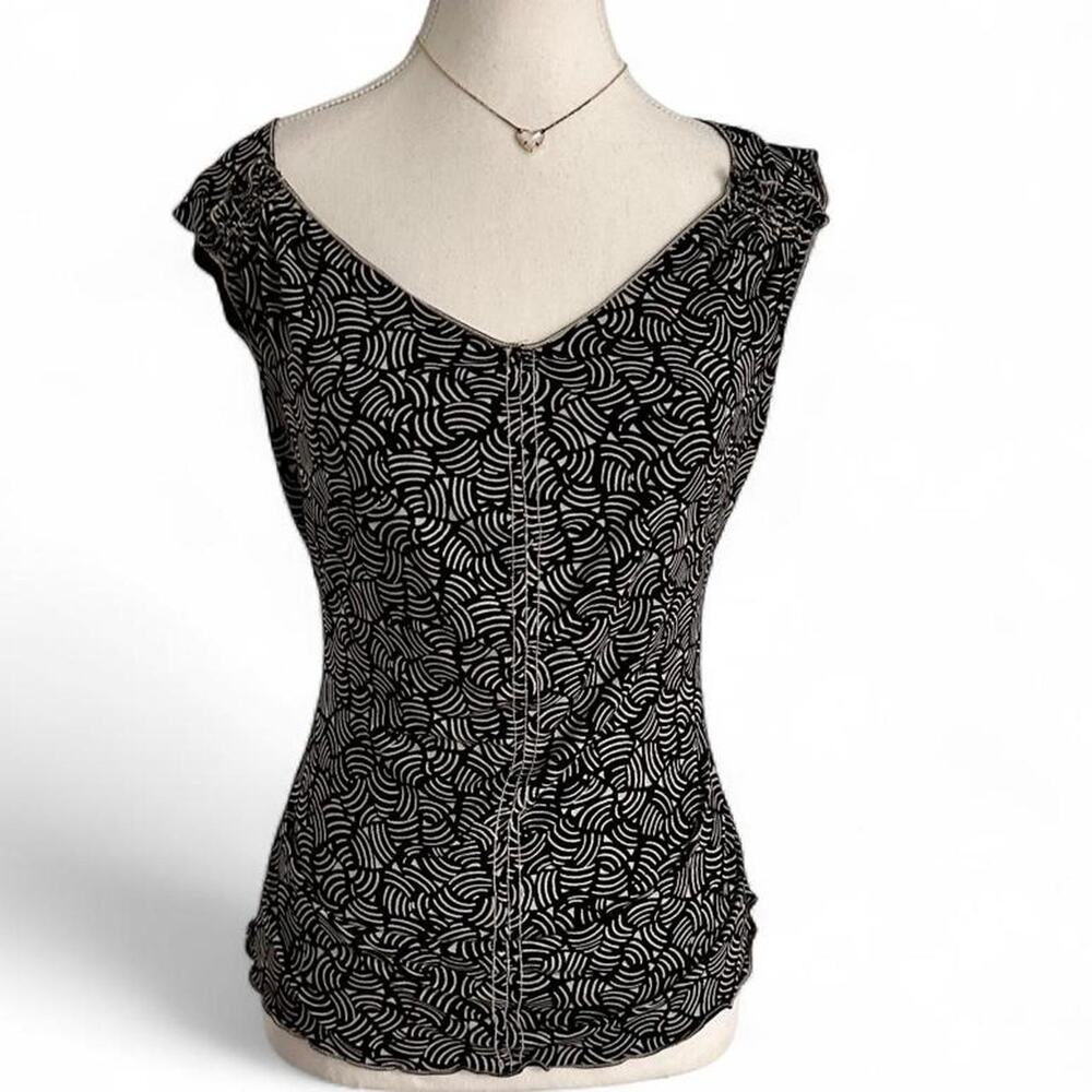 Patterned Vintage Full Length Fitted V Neck Ruffled Hem Short Sleeve Top Size M